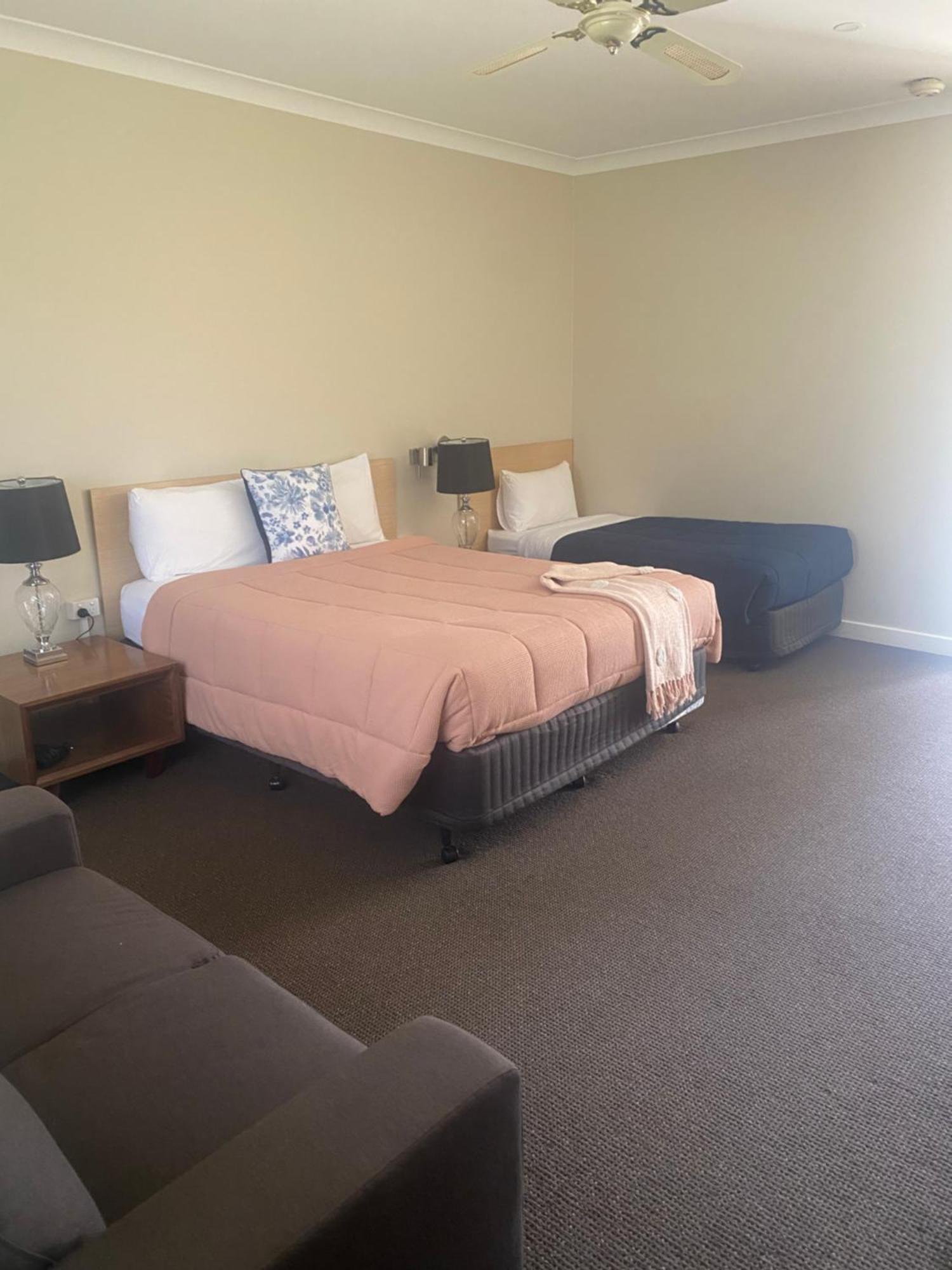 Tumbarumba Motel & Elms Restaurant Buitenkant foto