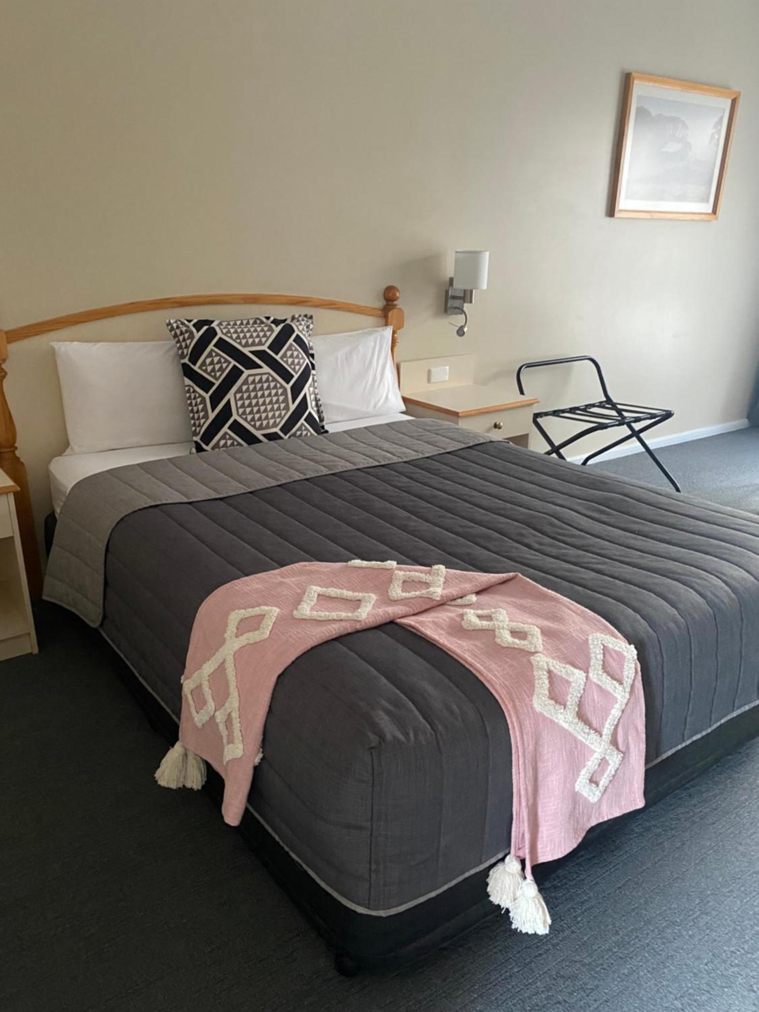 Tumbarumba Motel & Elms Restaurant Buitenkant foto